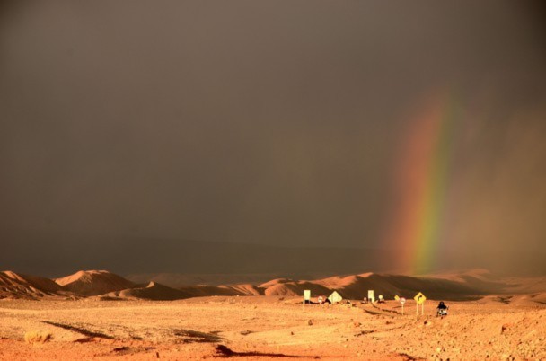 Xuất hiện cầu vồng trên sa mạc khô hạn nhất thế giới sa mạc, cầu vồng, Atacama,