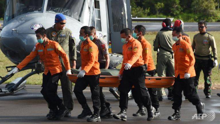 Hé lộ nguyên nhân QZ8501 đột ngột lao xuống biển - 2