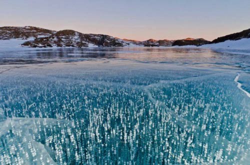 Kỳ vĩ của những hồ nước đóng băng trên thế giới - 12