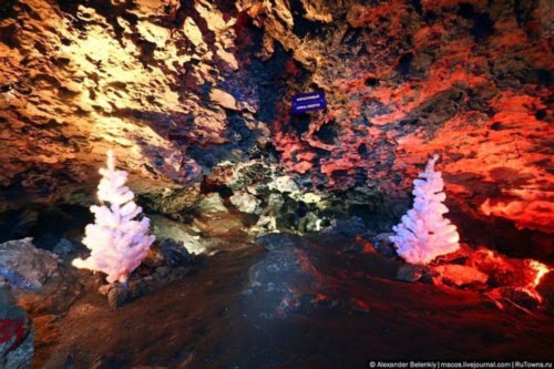 Những viên "kim cương" khổng lồ trong hang động ở Nga - 1
