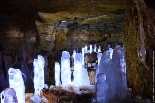 Những viên "kim cương" khổng lồ trong hang động ở Nga - 5