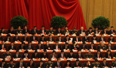 Các Đảng viên Đảng Cộng sản Trung Quốc tại Đại hội Đảng lần thứ 18. Các quan chức Trung Quốc làm giả lý lịch cá nhân của họ một cách tràn lan để có được các cơ hội tốt hơn về tiền thưởng và thăng chức. (Ảnh: Wiki)