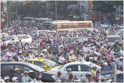 Ùn tắc giao thông phần lớn do thói quen xấu và cơ sở hạ tầng quá yếu kém của TPHCM. Ảnh vietbao