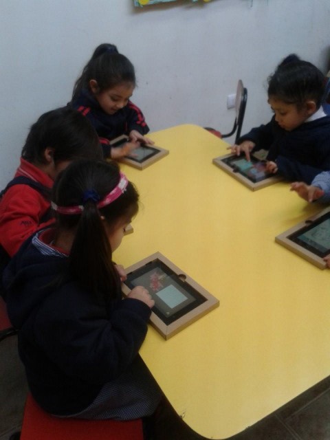 Even little pupils use tablets in some lesson plans. (abg_colegio, CC BY)