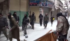 Các tay súng ISIS ở Yarmouk (Ảnh chụp màn hình YouTube)