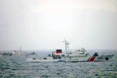 Tàu Cảnh sát biển VN 8003 và tàu cảnh sát biển Trung Quốc 45102
 nguyentandung.org