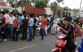 Khoảng 2.000 công nhân làm việc cho công ty Giày Da OSCO của Nhật đầu tư tại ấp Phú Thứ, xã An Phú, huyện Bến Cát, tỉnh Bình Dương sáng hôm qua tiến hành đình công.
Courtesy danluan.org