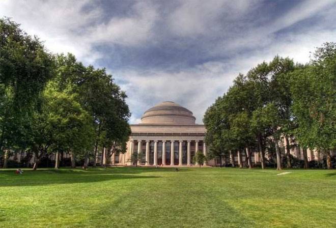 <b>3. Học viện Công nghệ Massachusetts (MIT)</b><br><br>Quốc gia: Mỹ<br>Xếp hạng trong nước: 3<br>Xếp hạng về chất lượng giáo dục toàn cầu: 3<br>Xếp hạng về công việc của sinh viên sau tốt nghiệp: 11<br>Tổng điểm: 97,54/100<br><br>Nguồn: Center for World University Rankings<br>