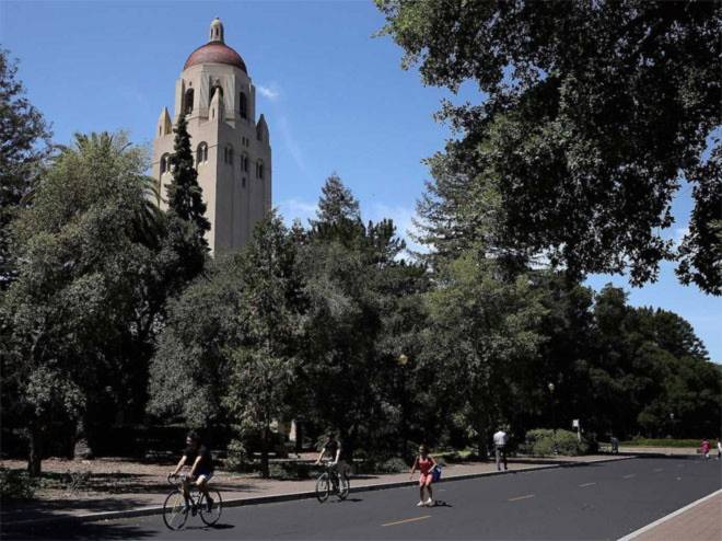 <b>2. Đại học Stanford</b><br><br>Quốc gia: Mỹ<br>Xếp hạng trong nước: 2<br>Xếp hạng về chất lượng giáo dục toàn cầu: 9<br>Xếp hạng về công việc của sinh viên sau tốt nghiệp: 2<br>Tổng điểm: 98,66/100<br><br><i>Nguồn: Center for World University Rankings</i><br>