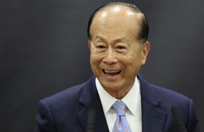 Ông Lý Gia Thành, tỷ phú giàu nhất châu Á, trên thực tế đã bắt đầu thoái vốn khỏi Trung Quốc từ năm 2011 khi dự đoán trước bong bóng bất động sản và những bất lợi trong chính sách ở đây đối với nhà đầu tư hải ngoại.