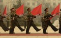Đội danh dự của quân đội Trung Quốc trong một nghi thức chào đón tại Bắc Kinh năm 2007. Sự tham nhũng mang tính hệ thống trong thời gian dài đã cho phép các sĩ quan quân đội Trung Quốc thu lợi từ thị trường chợ đen và vi phạm nhân quyền. (Ảnh: Wiki)