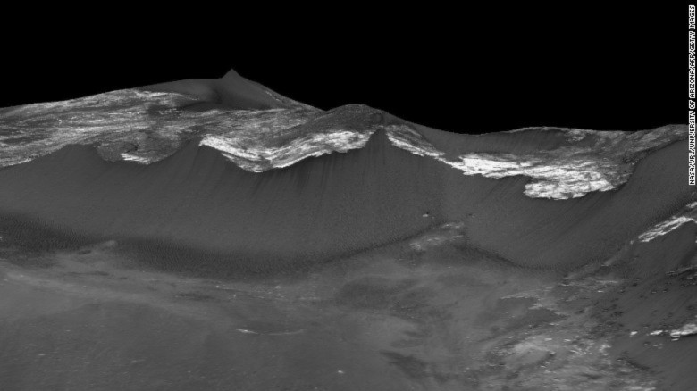 Còn đây là dấu hiệu của dòng chảy tại Coprates Chasma, khu vực được xem là xích đạo của Sao Hỏa. Ảnh: NASA
