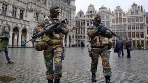 Nhiều thành phố Châu Âu hủy bắn pháo hoa vì sợ khủng bố - Ảnh 2.