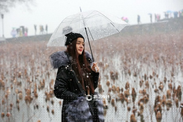 Trung Quốc đẹp như cõi mộng trong ngày tuyết rơi - Ảnh 22.