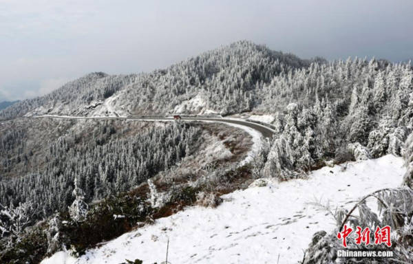 Trung Quốc đẹp như cõi mộng trong ngày tuyết rơi - Ảnh 31.