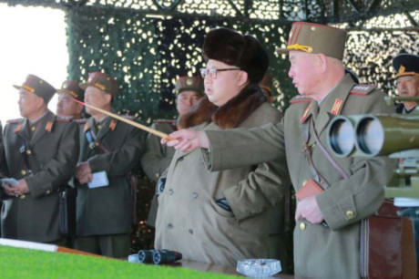 Kim Jong-un bat ngo tuyen bo Trung Quoc la 'ke thu' - Anh 1