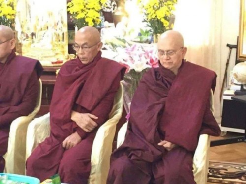 Cựu Tổng thống Myanmar đi tu sau 4 ngày nghỉ hưu - Ảnh 2