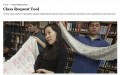 Cô Hà Hiểu Thanh (giữa), nữ giáo sư gốc Trung Quốc giảng dạy tại Đại học Harvard dẫn sinh viên đến thư viện Yenching của Harvard tìm đọc tài liệu về sự kiện Thiên An Môn. (Ảnh: Website Harvard)