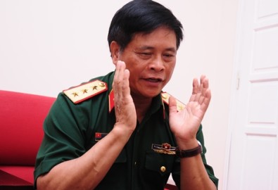 Thượng tướng Võ Tiến Trung, nguyên giám đốc Học viện Quốc phòng cho biết Trung Quốc trả lời quanh co khi bị chất vấn về tờ rơi ở Đối thoại Shangri-la. Ảnh: Tùng Đinh - vnexpress.net