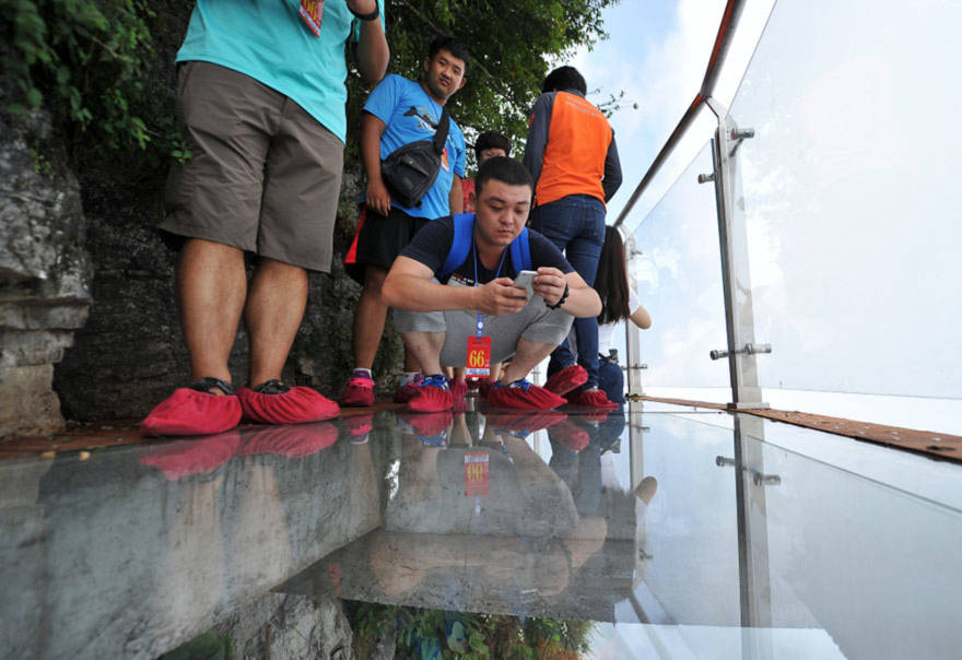 glass-bridge-zhangjiajie-national-forest-park-tianmen-mountain-hunan-china-9