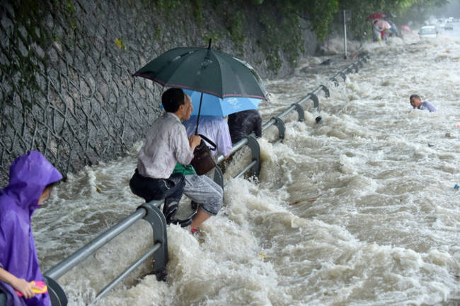 Chứng kiến thủy quái trên sông Tiền Đường, nhiều người không khỏi rùng mình trước sức mạnh của mẹ Thiên nhiên - Ảnh 18.