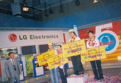 Đỗ Lâm Hoàng với vòng nguyệt quế. Ảnh internet