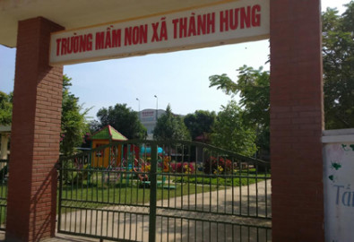 Hơn 200 trẻ mầm non ở xã Thành Hưng không được cha mẹ đưa tới trường vì sợ trạm BTS phát sóng mạnh ảnh hưởng tới ức khỏe trẻ em. Ảnh: Lê Hoàng - vnexpress.net