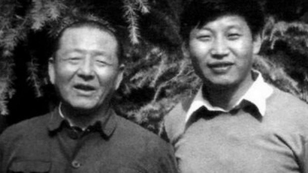 Tập Cận Bình và người cha từng trải qua những khổ sở của thời Cách mạng Văn hóa. (Ảnh: smh.com.au)