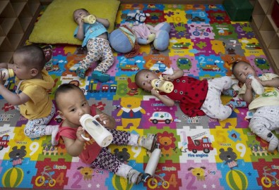 Trẻ mồ côi tại một mái ấm ở Bắc Kinh - Ảnh: Getty Images