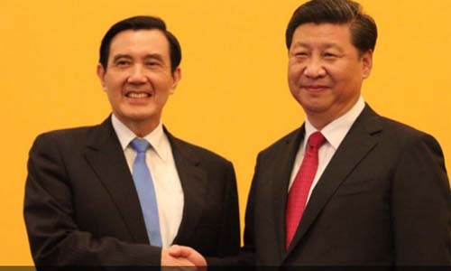 Chủ tịch Trung Quốc, phải, và lãnh đạo Đài Loan bắt tay khi gặp tại Singapore chiều 7/11/2015. Ảnh: Channelnewsia