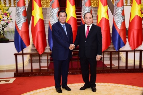Thủ tướng Campuchia Hun Sen và Thủ tướng Nguyễn Xuân Phúc tại Hà Nội. Ảnh: Giang Huy