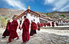Tây Tạng, vùng đất thiêng đang dần bị mất đi bản sắc. (Ảnh: Internet)