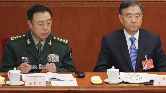 Tướng Phạm Trường Long (trái) Phó Chủ tịch Phó Chủ tịch Quân ủy Trung ương của Giải Phóng Quân Trung Quốc (Ảnh: Getty)