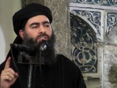 Baghdadi tuyên bố hành lập nhà nước IS ở một nhà thờ tại thành phố Mosul, Iraq năm 2014. Ảnh independent.co.uk