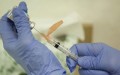 Vắc-xin khiến hệ thống miễn dịch chống lại chúng ta. (Ảnh qua Philippine Star)